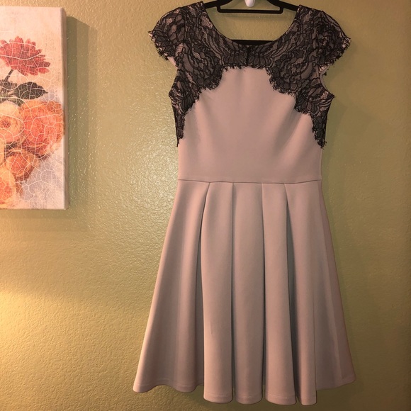 HP - Betsey Johnson Dress - Picture 2 of 7